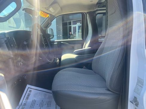 Used 2017 GMC Savana 2500 image 7