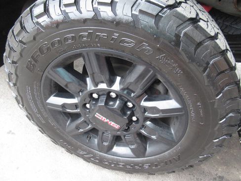 Used 2024 GMC Sierra 2500 AT4 w/ AT4 Premium Plus Package AWD/4WD image 18