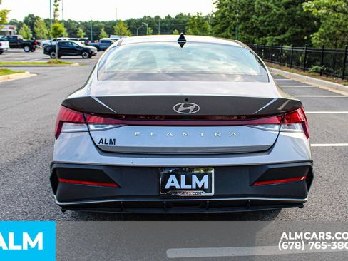 Used 2024 Hyundai Elantra SEL FWD image 10