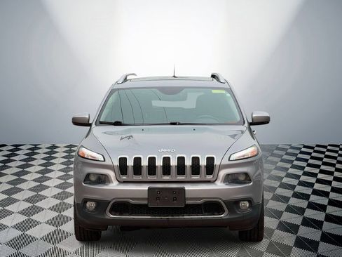 Used 2016 Jeep Cherokee Limited w/ Luxury Group AWD/4WD image 2
