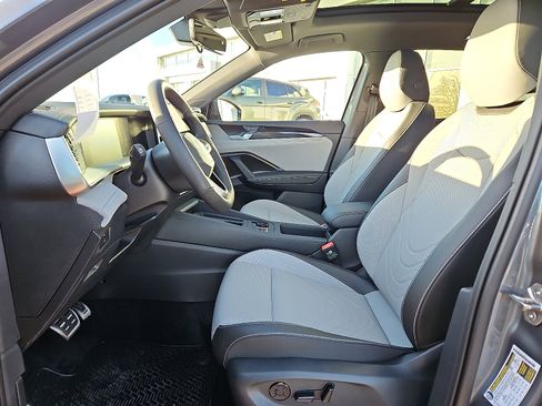 New 2026 Volkswagen Tiguan SE R-Line image 11