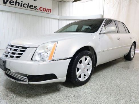 Used 2007 Cadillac DTS image 2
