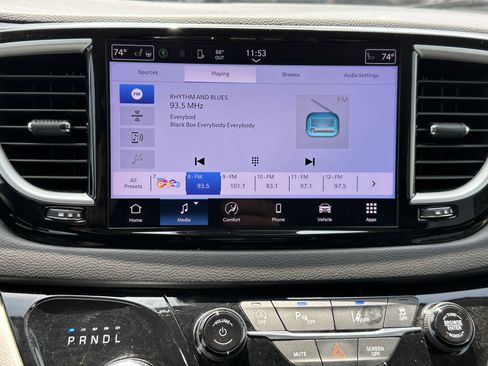 Used 2024 Chrysler Pacifica Touring-L FWD image 28