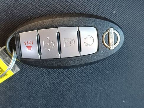 Used 2022 Nissan Pathfinder SV image 9