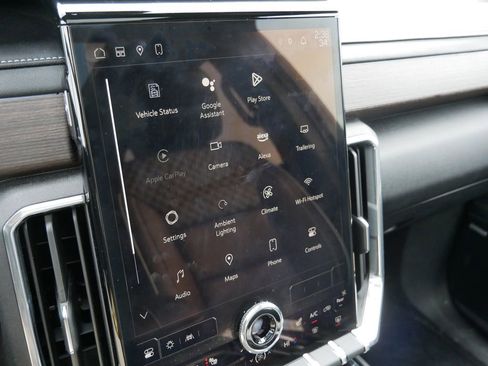 Used 2024 GMC Acadia Denali image 18