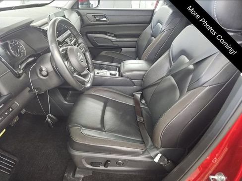 Used 2024 Nissan Pathfinder SL w/ SL Premium Package AWD/4WD image 6