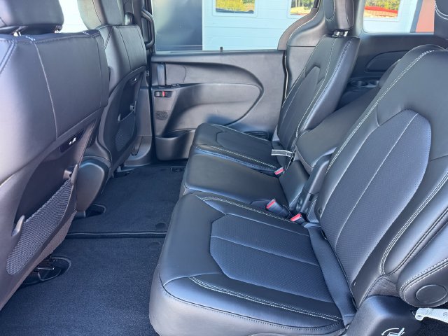 New 2027 Chrysler Pacifica Select FWD image 24
