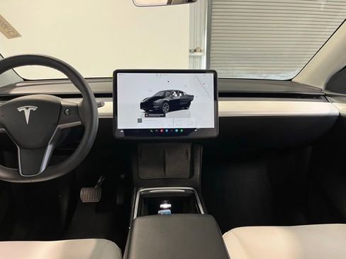 Used 2025 Tesla Model Y Long Range RWD image 19