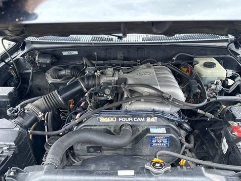 Used 2002 Toyota 4Runner SR5 w/ Upgrade Value Pkg 2 AWD/4WD image 8