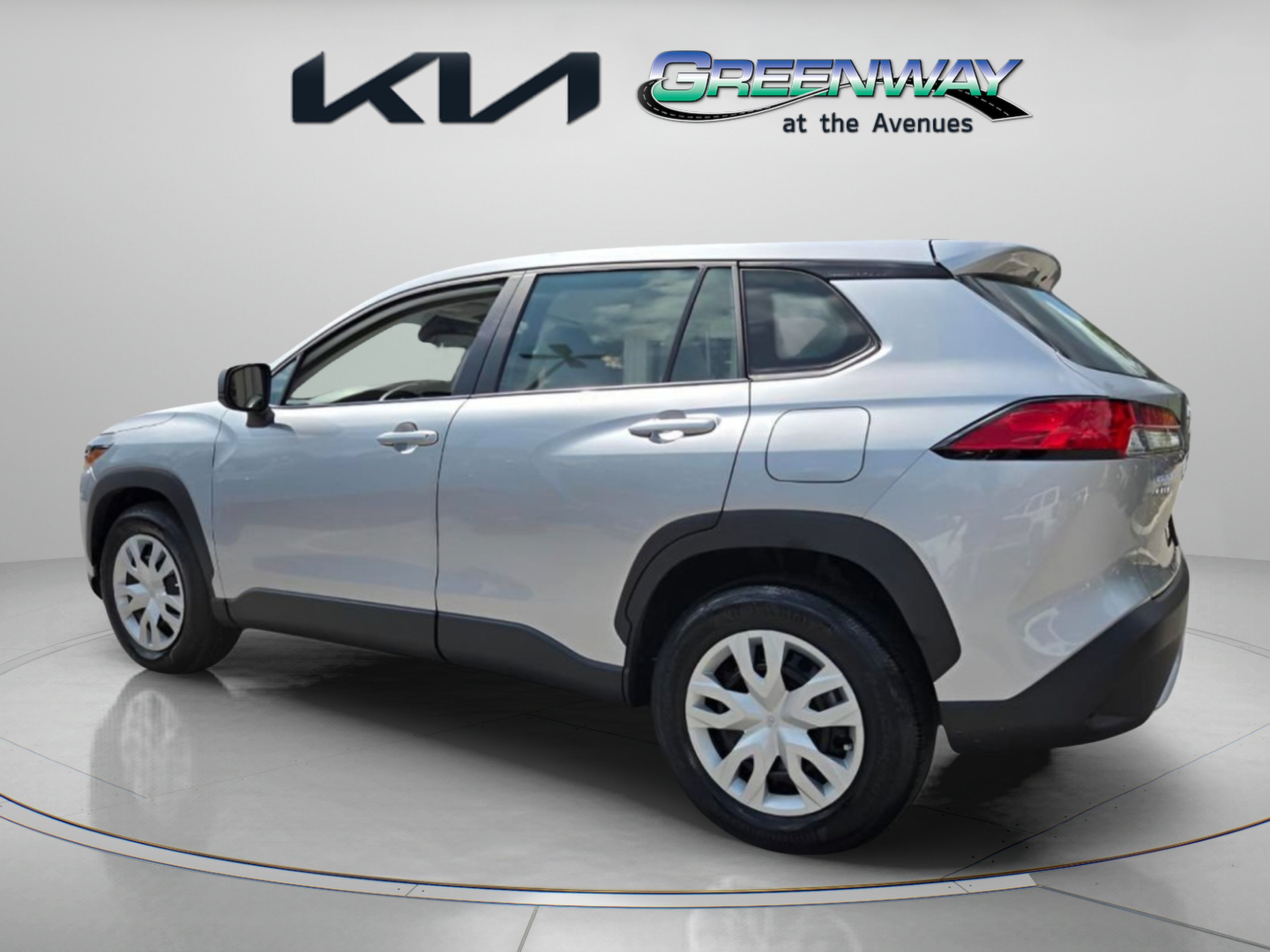 Used 2023 Toyota Corolla Cross L FWD image 5
