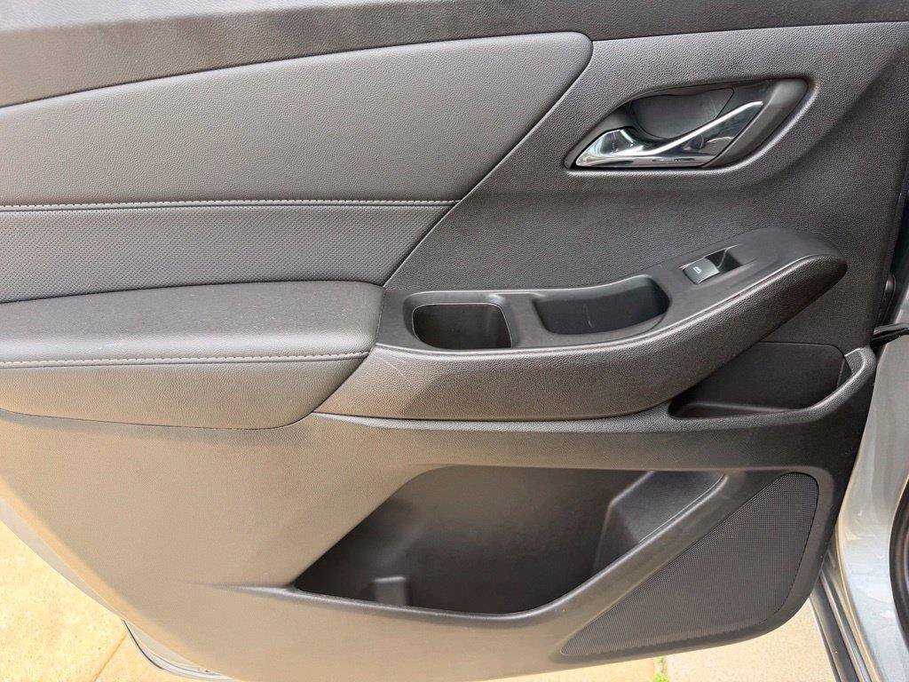 Used 2023 Chevrolet Traverse Premier FWD image 14