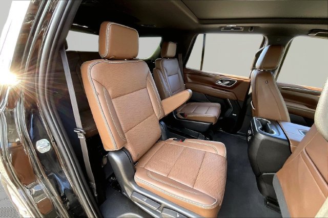 Used 2023 Chevrolet Tahoe High Country w/ Premium Package 2 AWD/4WD image 17