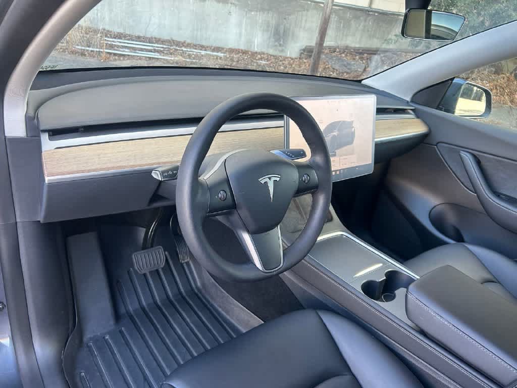 Used 2022 Tesla Model Y Long Range AWD/4WD image 2