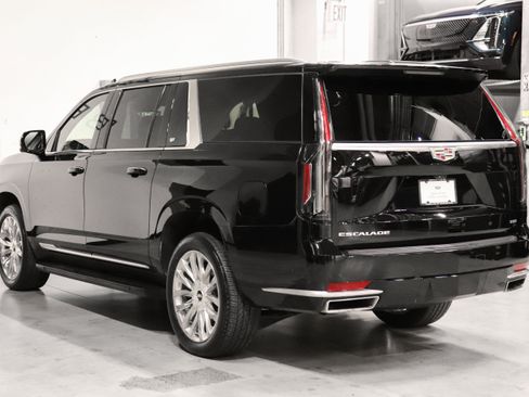 Used 2023 Cadillac Escalade ESV Premium Luxury AWD/4WD image 3