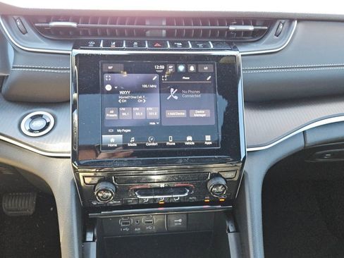 Used 2025 Jeep Grand Cherokee Laredo X AWD/4WD image 18