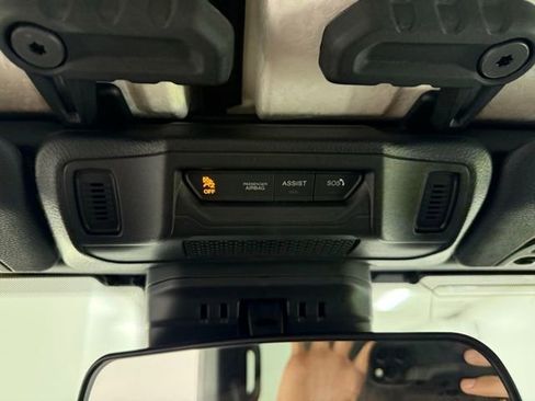 Used 2024 Jeep Gladiator Sport image 20