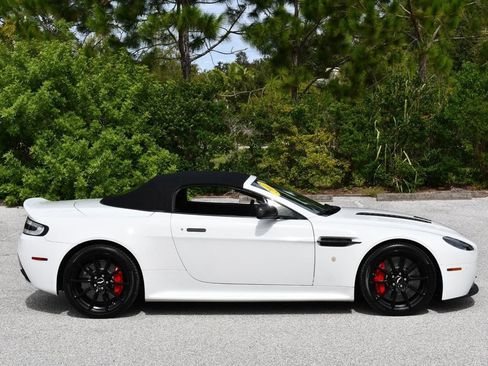Used 2017 Aston Martin V12 Vantage S RWD image 40