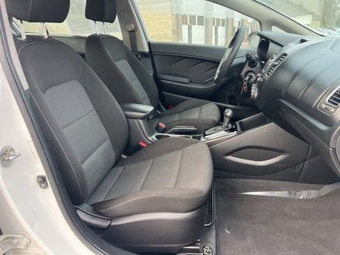 Used 2017 Kia Forte LX image 11
