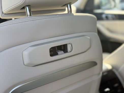 Certified 2025 BMW X7 xDrive40i w/ Executive Package image 19