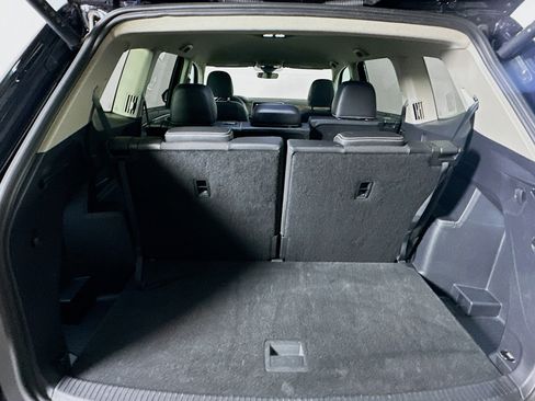 Used 2025 Volkswagen Atlas SE image 30