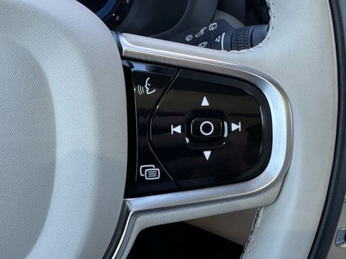 Used 2023 Volvo XC60 B5 Ultimate w/ Climate Package image 20