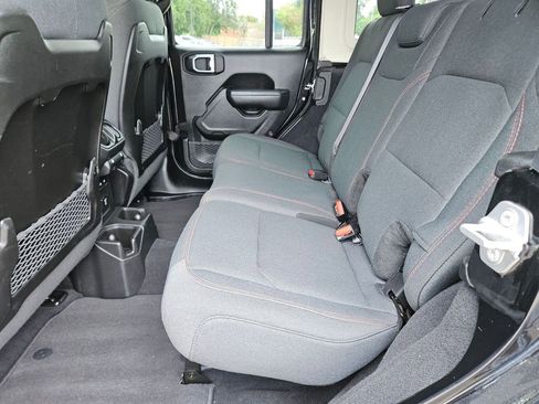 Used 2025 Jeep Wrangler Unlimited Rubicon AWD/4WD image 26