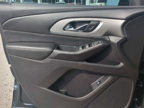 Used 2020 Chevrolet Traverse LT FWD image 21