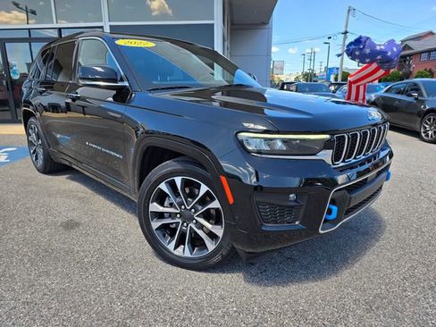 Used 2022 Jeep Grand Cherokee Overland AWD/4WD image 2