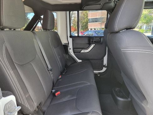 Used 2017 Jeep Wrangler Unlimited Sahara AWD/4WD image 26
