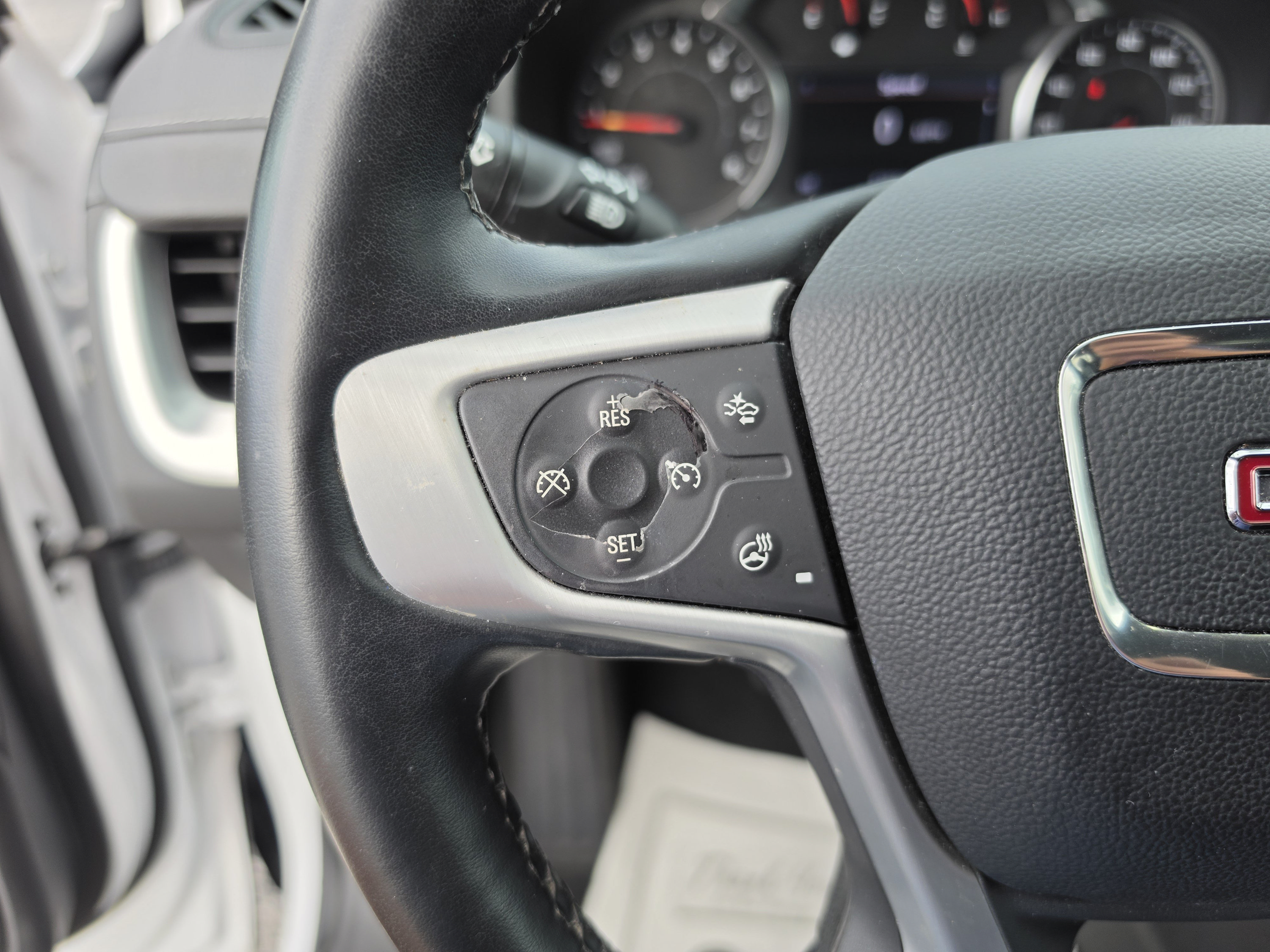 Used 2023 GMC Terrain SLT AWD/4WD image 33