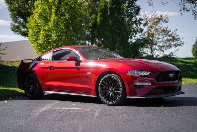 Used 2018 Ford Mustang GT w/ GT Performance Package RWD image 3