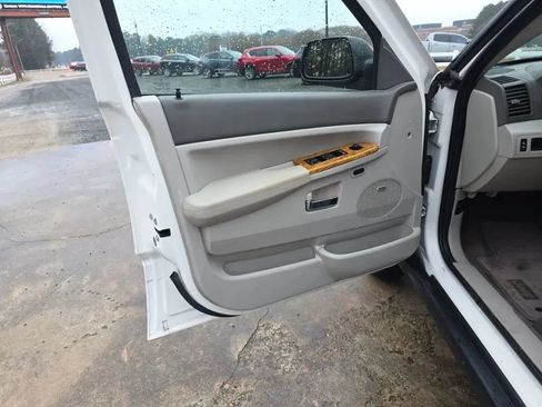 Used 2008 Jeep Grand Cherokee Limited w/ Trailer Tow Group IV RWD image 38