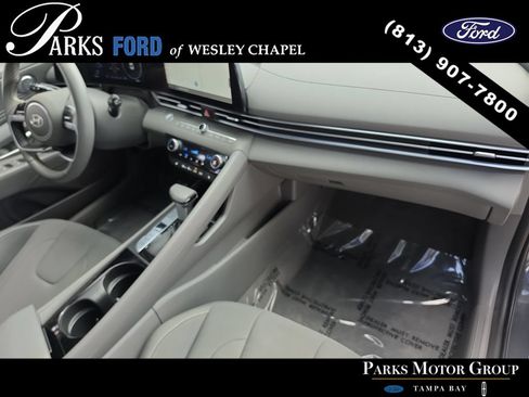 Used 2025 Hyundai Elantra SEL FWD image 9