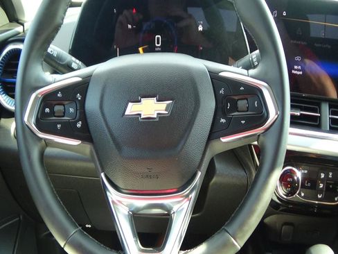 Used 2025 Chevrolet Trax LT w/ LT Convenience Package FWD image 20