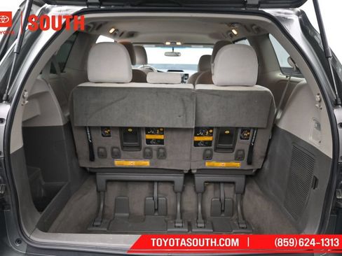 Used 2014 Toyota Sienna LE AWD/4WD image 24