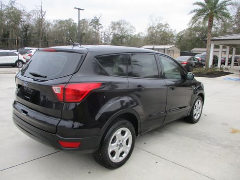 Used 2019 Ford Escape S image 10
