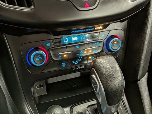 Used 2018 Ford Focus SE FWD image 17