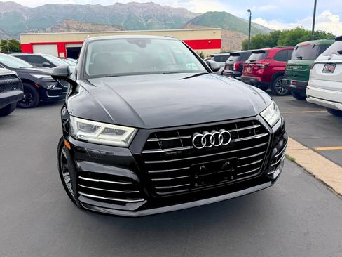Used 2020 Audi Q5 e Premium Plus w/ Premium Plus Package AWD/4WD image 2