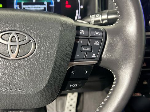 Used 2025 Toyota Camry SE w/ Convenience Package FWD image 19