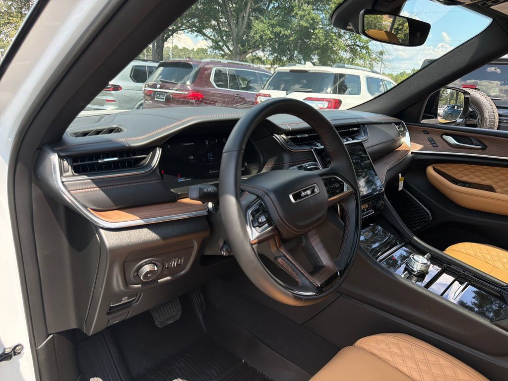 Used 2024 Jeep Grand Cherokee L Summit AWD/4WD image 24