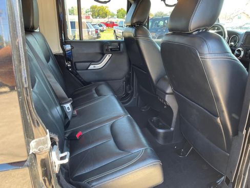 Used 2014 Jeep Wrangler Unlimited Sahara w/ Max Tow Package image 15