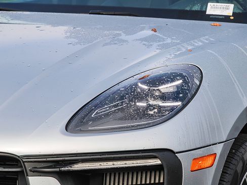 Used 2023 Porsche Macan S image 8