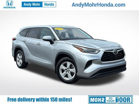 Used 2023 Toyota Highlander L FWD image 1