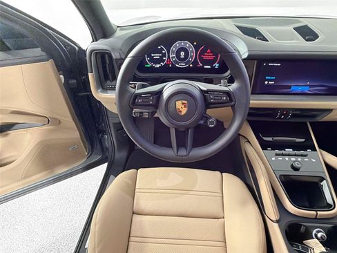 Certified 2026 Porsche Cayenne AWD/4WD image 18
