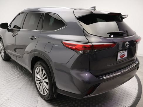 Used 2023 Toyota Highlander Platinum AWD/4WD image 11