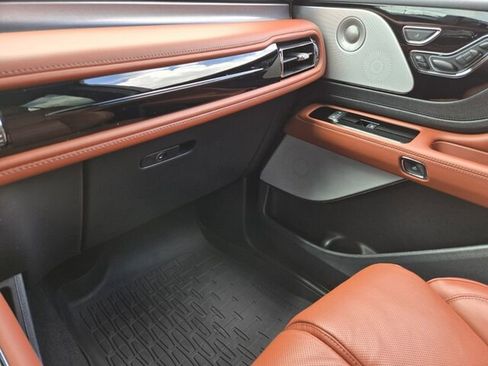 Used 2025 Lincoln Aviator Reserve w/ Equipment Group 201A AWD/4WD image 32