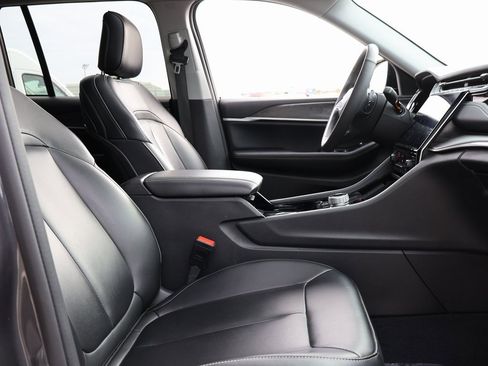 Used 2023 Jeep Grand Cherokee 4WD 4xe image 9