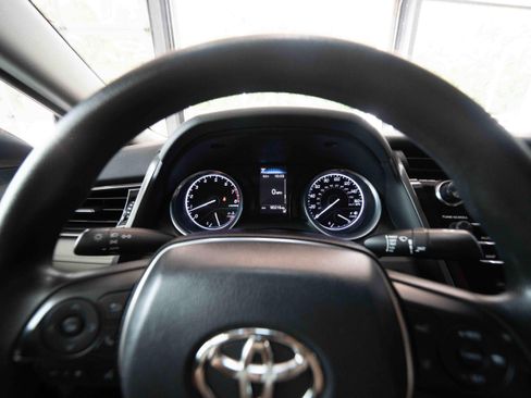 Used 2020 Toyota Camry LE FWD image 15