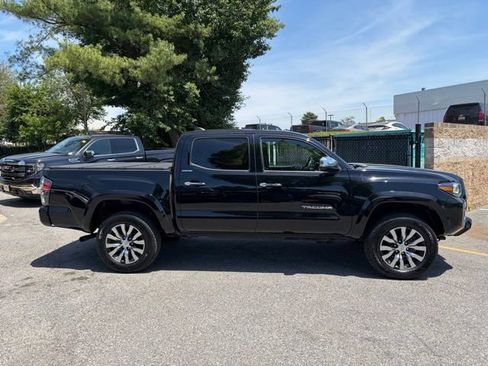 Used 2022 Toyota Tacoma Limited AWD/4WD image 9