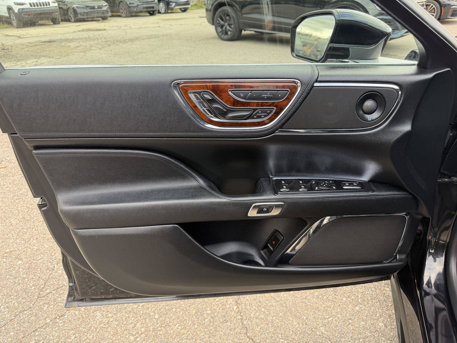 Used 2019 Lincoln Continental Reserve AWD/4WD image 10